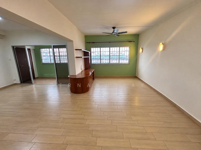 815 Jurong West Street 81, 815 Jurong West Street 81, Boon Lay / Jurong / Tuas, 3 Bedrooms, 1,302 sqft, HDB Flat For Rent, by Bernard Tay, 500275632 - Living Room - PropertyGuru.com.sg