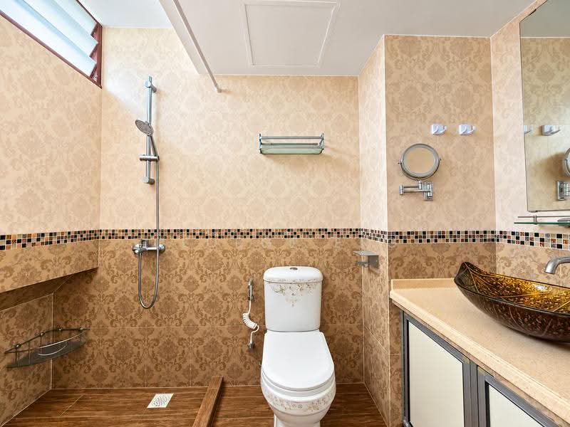 Mandarin Gardens, 5 Siglap Road, East Coast / Marine Parade, 3 Bedrooms, 1,528 sqft, Condominium For Sale, by George Eng, 500275639 - Bathroom - PropertyGuru.com.sg
