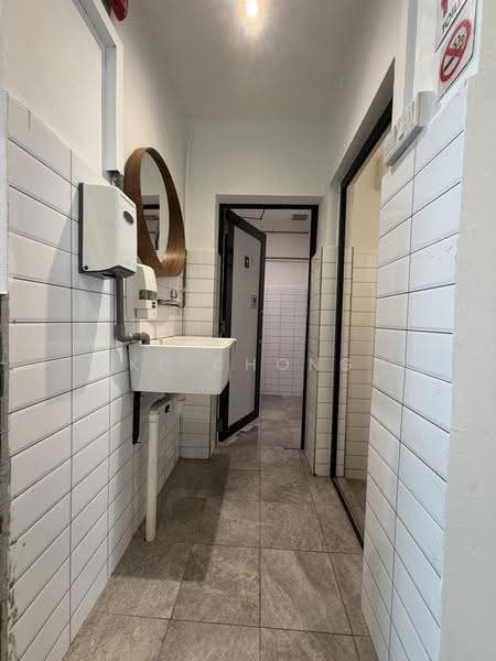 63 Serangoon Gardens Way, 63 Serangoon Garden Way, Hougang / Punggol / Sengkang, 2,050 sqft, Food & Beverage For Rent, by KP Chong, 500275663 - Corridor - CommercialGuru.com.sg