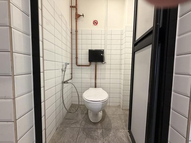 63 Serangoon Gardens Way, 63 Serangoon Garden Way, Hougang / Punggol / Sengkang, 2,050 sqft, Food & Beverage For Rent, by KP Chong, 500275663 - Bathroom - CommercialGuru.com.sg