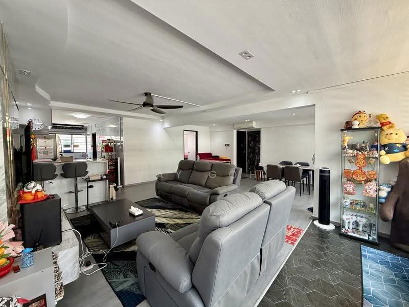 658 Yishun Avenue 4, 658 Yishun Avenue 4, Sembawang / Yishun, 3 Bedrooms, 1,302 sqft, HDB Flat For Sale, by Jay Goh, 500275671 - Living Room - PropertyGuru.com.sg
