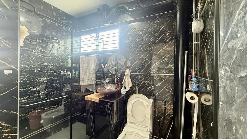 658 Yishun Avenue 4, 658 Yishun Avenue 4, Sembawang / Yishun, 3 Bedrooms, 1,302 sqft, HDB Flat For Sale, by Jay Goh, 500275671 - Kitchen Toilet - PropertyGuru.com.sg