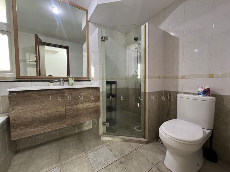 The Floravale, 218 Westwood Avenue, Boon Lay / Jurong / Tuas, 3 Bedrooms, 1,227 sqft, Condominium For Sale, by Jermaine Chai, 500275681 - Bathroom - PropertyGuru.com.sg