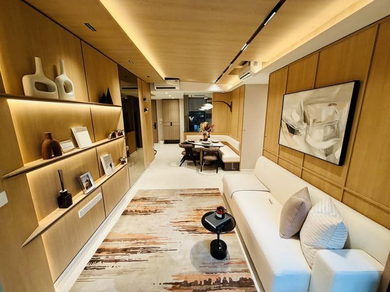 Lucerne Grand, Lakeside Drive, Boon Lay / Jurong / Tuas, 3 Bedrooms, 904 sqft, Condominium For Sale, by Murphy Lee, 500275689 - Living Room - PropertyGuru.com.sg