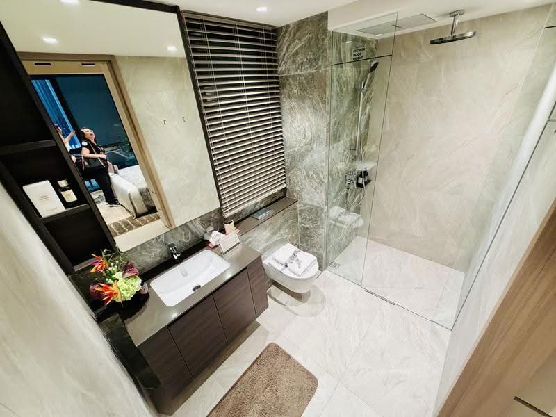 Lucerne Grand, Lakeside Drive, Boon Lay / Jurong / Tuas, 3 Bedrooms, 904 sqft, Condominium For Sale, by Murphy Lee, 500275689 - Bathroom - PropertyGuru.com.sg