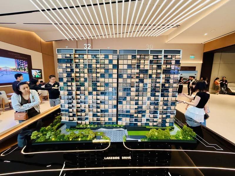 Lucerne Grand, Lakeside Drive, Boon Lay / Jurong / Tuas, 3 Bedrooms, 904 sqft, Condominium For Sale, by Murphy Lee, 500275689 - Exterior - PropertyGuru.com.sg
