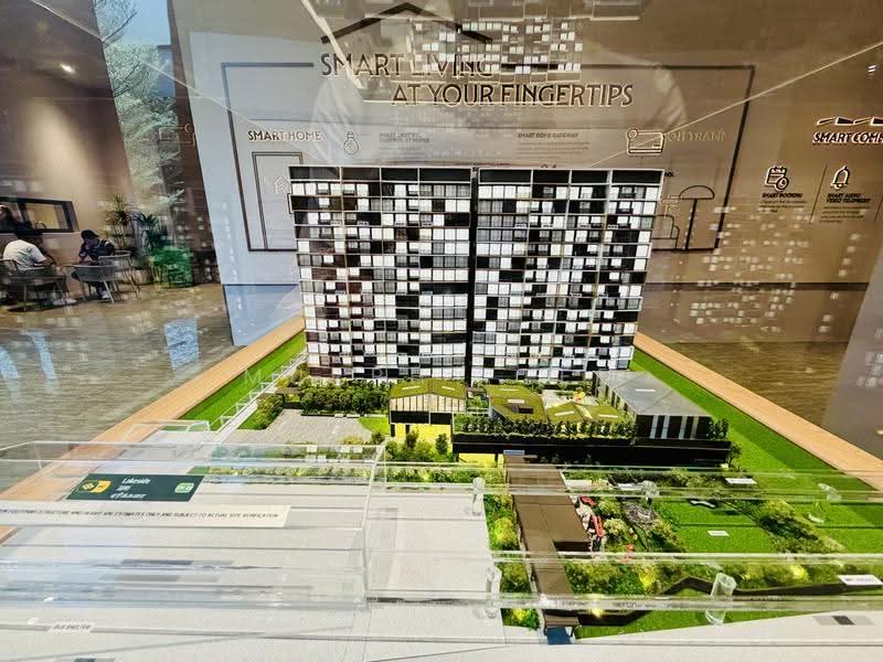Lucerne Grand, Lakeside Drive, Boon Lay / Jurong / Tuas, 3 Bedrooms, 904 sqft, Condominium For Sale, by Murphy Lee, 500275689 - Exterior - PropertyGuru.com.sg