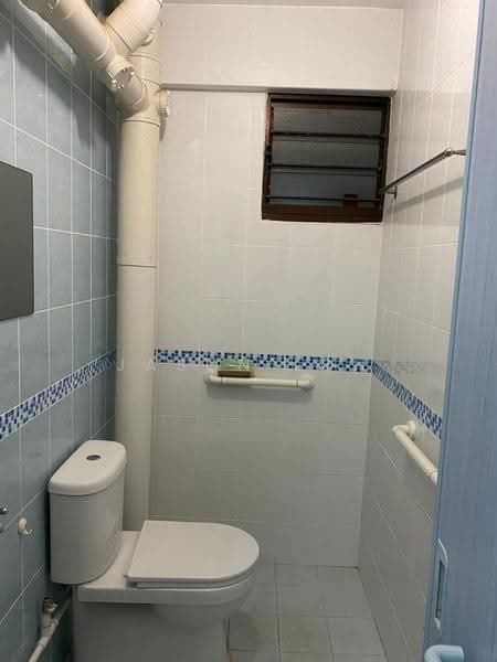 698 Hougang Street 61, 698 Hougang Street 61, Hougang / Punggol / Sengkang, 2 Bedrooms, 689 sqft, HDB Flat For Rent, by Jason Loh, 500275694 - Bathroom - PropertyGuru.com.sg