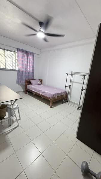 667 Hougang Avenue 4, 667 Hougang Avenue 4, Hougang / Punggol / Sengkang, Room Rental, 110 sqft, HDB Flat For Rent, by Stephanie Sim, 500275705 - Bedroom - PropertyGuru.com.sg