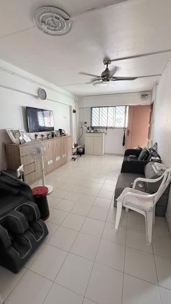 667 Hougang Avenue 4, 667 Hougang Avenue 4, Hougang / Punggol / Sengkang, Room Rental, 110 sqft, HDB Flat For Rent, by Stephanie Sim, 500275705 - Living Room - PropertyGuru.com.sg