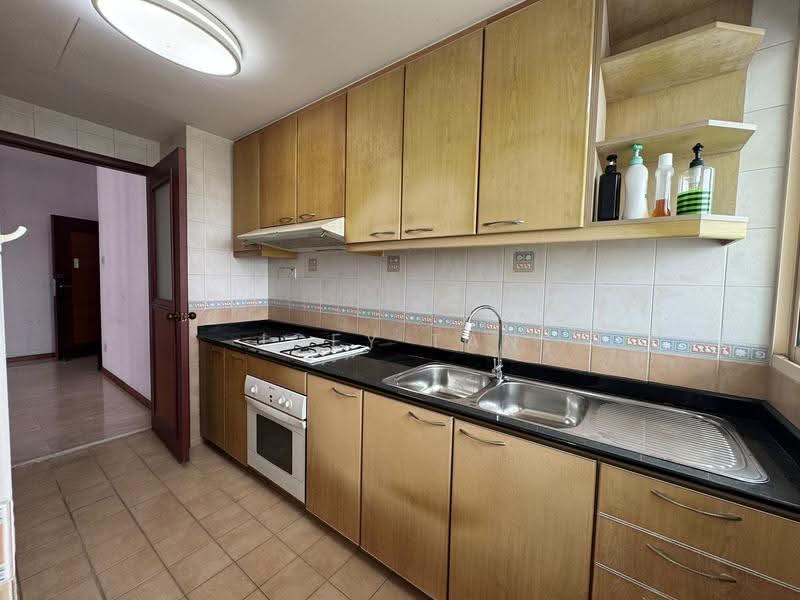 Yishun Sapphire, 42 Canberra Drive, Sembawang / Yishun, 2 Bedrooms, 1,001 sqft, Condominium For Sale, by Joey Tan, 500275708 - Kitchen - PropertyGuru.com.sg
