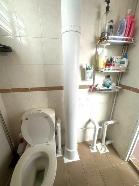 175 Bukit Batok West Avenue 8, 175 Bukit Batok West Avenue 8, Dairy Farm / Bukit Panjang / Choa Chu Kang, Room Rental, 120 sqft, HDB Flat For Rent, by Steven Choo, 500275714 - Bathroom - PropertyGuru.com.sg