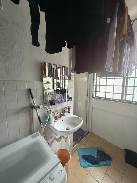406 Tampines Street 41, 406 Tampines Street 41, Pasir Ris / Tampines, Room Rental, 200 sqft, HDB Flat For Rent, by Chew Lih Yuan, 500275720 - Bathroom - PropertyGuru.com.sg