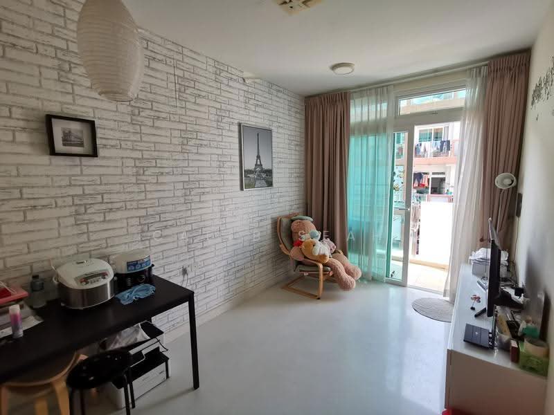 Parc Rosewood, 71 Rosewood Drive, Admiralty / Woodlands, 2 Bedrooms, 581 sqft, Condominium For Sale, by Caleb Seah, 500275729 - Living Room - PropertyGuru.com.sg