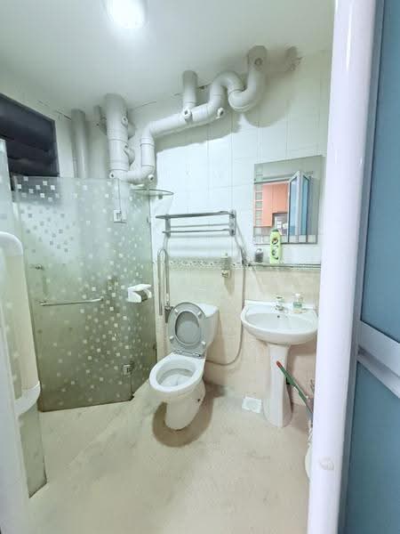 188 Punggol Central, 188 Punggol Central, Hougang / Punggol / Sengkang, 3 Bedrooms, 1,184 sqft, HDB Flat For Rent, by Anthea Yeo 杨丽娇, 500275731 - Bathroom - PropertyGuru.com.sg