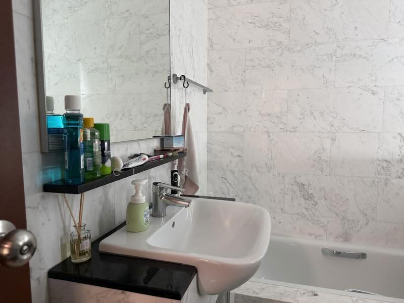 Cote D'Azur, 60 Marine Parade Road, East Coast / Marine Parade, 2 Bedrooms, 1,109 sqft, Condominium For Rent, by Claire Tan, 500275732 - Bathroom - PropertyGuru.com.sg