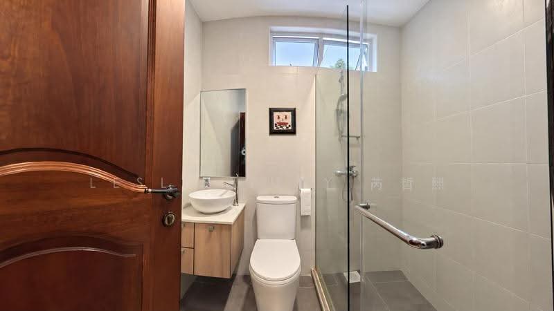 **LANDED7772**@ 2sty Wide Frontage Corner Terrace near to eateries/1km Nan Hua, Buona Vista / West Coast / Clementi New Town, 5 Bedrooms, 3,500 sqft, Corner Terrace For Sale, by Leslie Juay 芮哲熙, 500275733 - Bathroom - PropertyGuru.com.sg