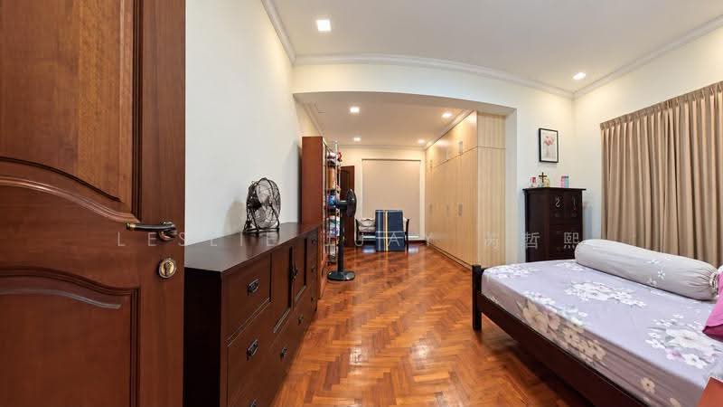 **LANDED7772**@ 2sty Wide Frontage Corner Terrace near to eateries/1km Nan Hua, Buona Vista / West Coast / Clementi New Town, 5 Bedrooms, 3,500 sqft, Corner Terrace For Sale, by Leslie Juay 芮哲熙, 500275733 - Bedroom - PropertyGuru.com.sg