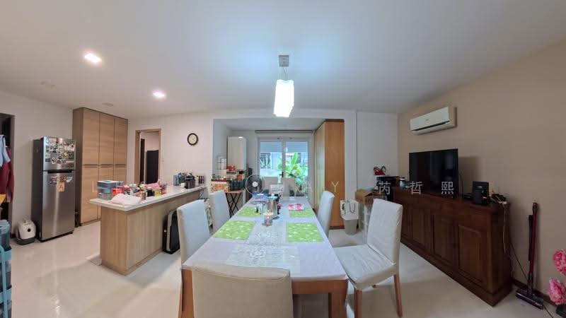 **LANDED7772**@ 2sty Wide Frontage Corner Terrace near to eateries/1km Nan Hua, Buona Vista / West Coast / Clementi New Town, 5 Bedrooms, 3,500 sqft, Corner Terrace For Sale, by Leslie Juay 芮哲熙, 500275733 - Kitchen - PropertyGuru.com.sg