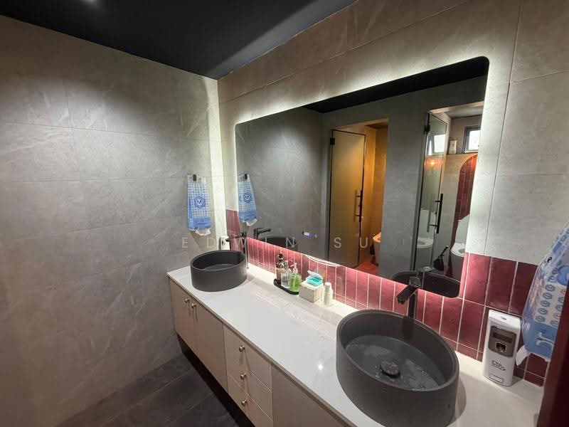 Manhattan House, 151 Chin Swee Road, Alexandra / Commonwealth, 3,337 sqft, Office For Sale, by Edwin Su, 500275734 - Bathroom - CommercialGuru.com.sg