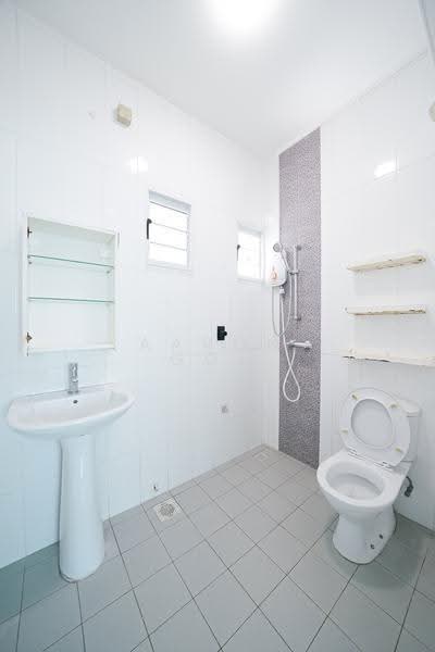256D Sumang Walk, 256D Sumang Walk, Hougang / Punggol / Sengkang, 3 Bedrooms, 1,001 sqft, HDB Flat For Sale, by Aaron Goh, 500275740 - Bathroom - PropertyGuru.com.sg