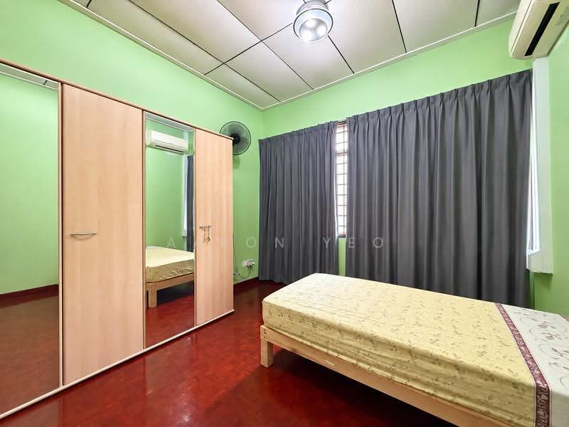 C.H.E.A.P 2 Storey Semi-Detached for Sale D28, Seletar Hills Estate, Gerald Mugliston Estate, Seletar / Yio Chu Kang, 5 Bedrooms, 2,500 sqft, Semi-Detached House For Sale, by Aaron Yeo, 500275744 - Bedroom - PropertyGuru.com.sg