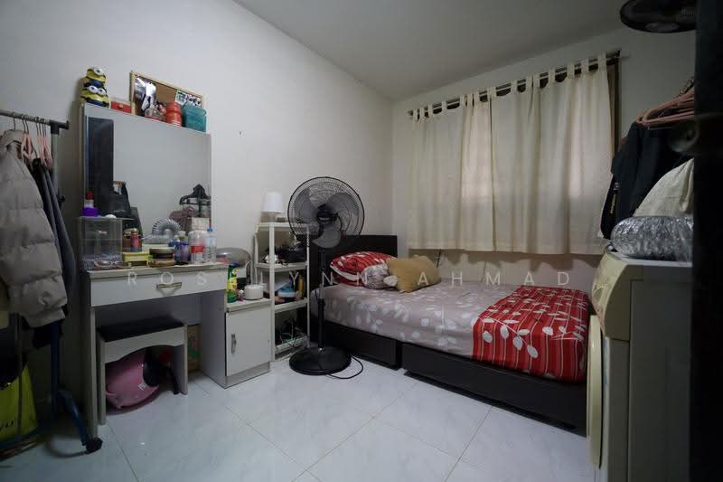 727 Jurong West Avenue 5, 727 Jurong West Avenue 5, Boon Lay / Jurong / Tuas, 3 Bedrooms, 1,119 sqft, HDB Flat For Sale, by Roselynn Ahmad, 500275749 - Bedroom - PropertyGuru.com.sg