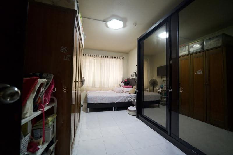 727 Jurong West Avenue 5, 727 Jurong West Avenue 5, Boon Lay / Jurong / Tuas, 3 Bedrooms, 1,119 sqft, HDB Flat For Sale, by Roselynn Ahmad, 500275749 - Bedroom - PropertyGuru.com.sg