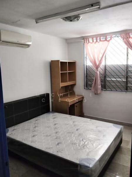 203 Serangoon Central, 203 Serangoon Central, Hougang / Punggol / Sengkang, 2 Bedrooms, 689 sqft, HDB Flat For Sale, by Michelle Cheong, 500275758 - Bedroom - PropertyGuru.com.sg