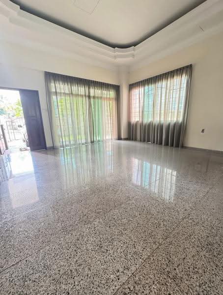 Semi-Detached @ Serangoon Gardens, Hougang / Punggol / Sengkang, 5 Bedrooms, 2,800 sqft, Semi-Detached House For Sale, by JS Lee, 500275761 - Living Room - PropertyGuru.com.sg
