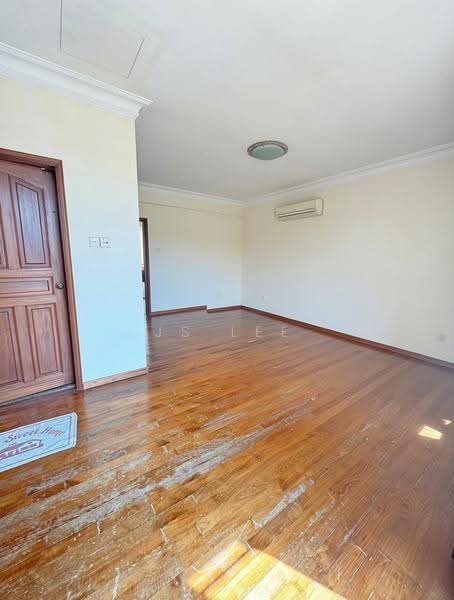 Semi-Detached @ Serangoon Gardens, Hougang / Punggol / Sengkang, 5 Bedrooms, 2,800 sqft, Semi-Detached House For Sale, by JS Lee, 500275761 - Master Bedroom - PropertyGuru.com.sg