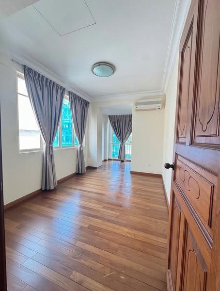 Semi-Detached @ Serangoon Gardens, Hougang / Punggol / Sengkang, 5 Bedrooms, 2,800 sqft, Semi-Detached House For Sale, by JS Lee, 500275761 - Common Bedroom - PropertyGuru.com.sg