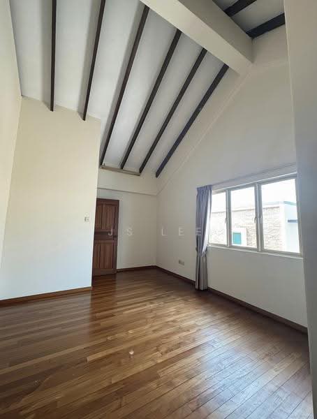 Semi-Detached @ Serangoon Gardens, Hougang / Punggol / Sengkang, 5 Bedrooms, 2,800 sqft, Semi-Detached House For Sale, by JS Lee, 500275761 - Common Bedroom - PropertyGuru.com.sg