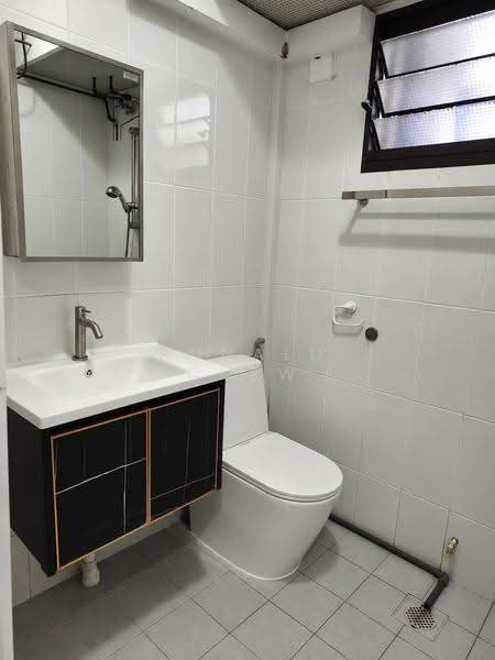 166B Teck Whye Crescent, 166B Teck Whye Crescent, Dairy Farm / Bukit Panjang / Choa Chu Kang, 2 Bedrooms, 732 sqft, HDB Flat For Sale, by Ronald Chew, 500275769 - Bathroom - PropertyGuru.com.sg