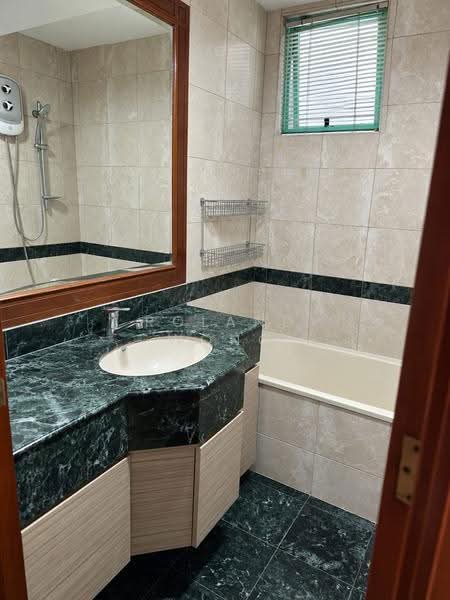 Hazel Park Condo, 15 Hazel Park Condo, Dairy Farm / Bukit Panjang / Choa Chu Kang, 3 Bedrooms, 1,324 sqft, Condominium For Sale, by Roland Wong, 500275781 - Bathroom - PropertyGuru.com.sg