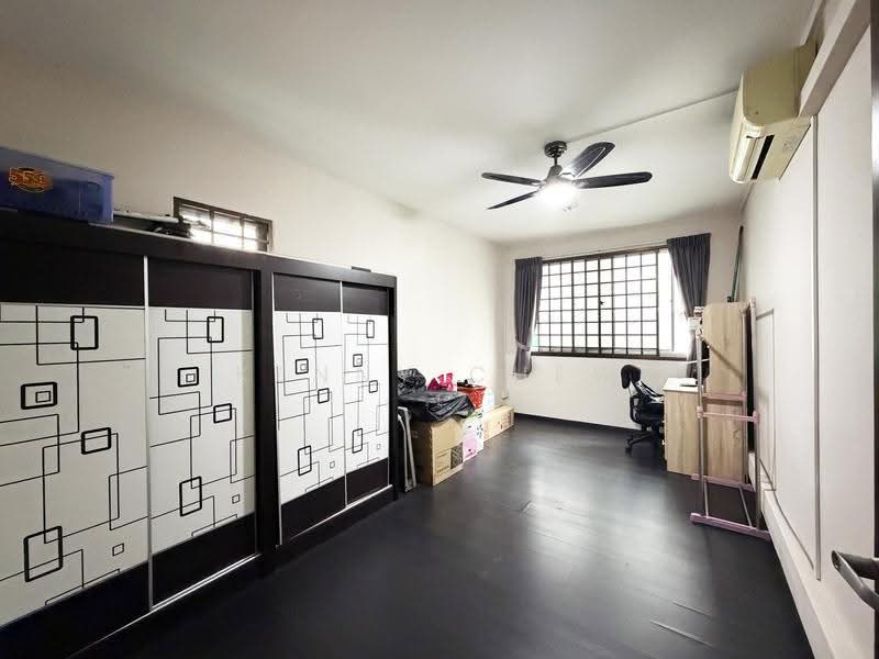 824 Jurong West Street 81, 824 Jurong West Street 81, Boon Lay / Jurong / Tuas, 3 Bedrooms, 1,302 sqft, HDB Flat For Sale, by Kenny Chew, 500275789 - Bedroom - PropertyGuru.com.sg