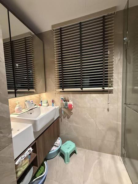 Whistler Grand, 107 West Coast Vale, Buona Vista / West Coast / Clementi New Town, 4 Bedrooms, 1,270 sqft, Condominium For Sale, by Cynthia TAN, 500275801 - Bathroom - PropertyGuru.com.sg