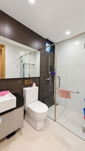 Esparina Residences, 113 Compassvale Bow, Hougang / Punggol / Sengkang, 2 Bedrooms, 829 sqft, Condominium For Sale, by Liew Wenzheng, 500275802 - Bathroom - PropertyGuru.com.sg
