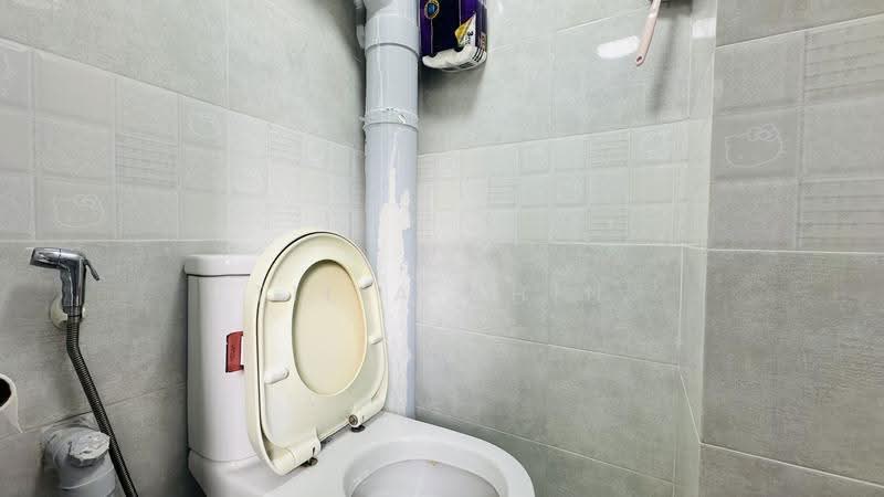 116 Lorong 2 Toa Payoh, 116 Lorong 2 Toa Payoh, Balestier / Toa Payoh, 3 Bedrooms, 678 sqft, HDB Flat For Sale, by Tilia Chin, 500275805 - Bathroom - PropertyGuru.com.sg