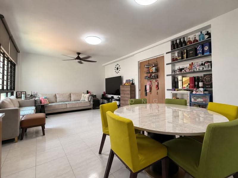 660 Choa Chu Kang Crescent, 660 Choa Chu Kang Crescent, Dairy Farm / Bukit Panjang / Choa Chu Kang, 3 Bedrooms, 1,076 sqft, HDB Flat For Sale, by Lilin Ong, 500275813 - Living Room - PropertyGuru.com.sg