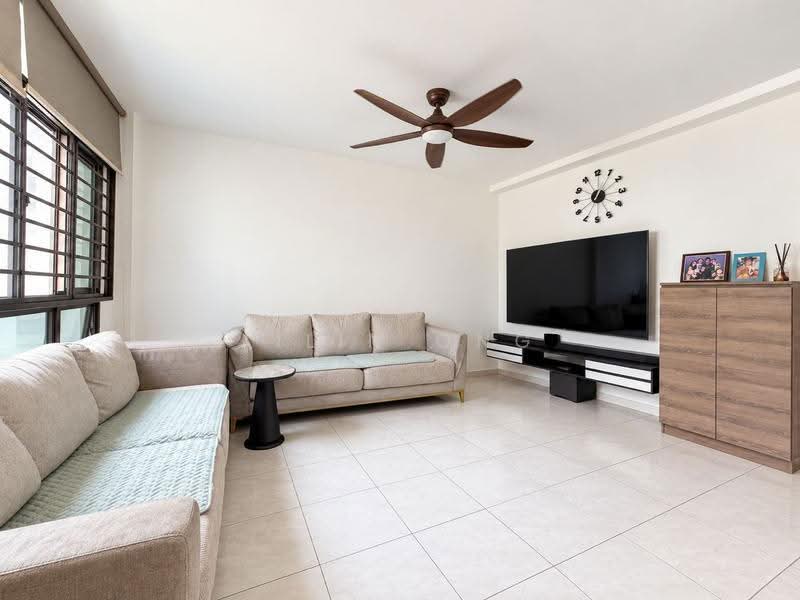 660 Choa Chu Kang Crescent, 660 Choa Chu Kang Crescent, Dairy Farm / Bukit Panjang / Choa Chu Kang, 3 Bedrooms, 1,076 sqft, HDB Flat For Sale, by Lilin Ong, 500275813 - Living Room - PropertyGuru.com.sg