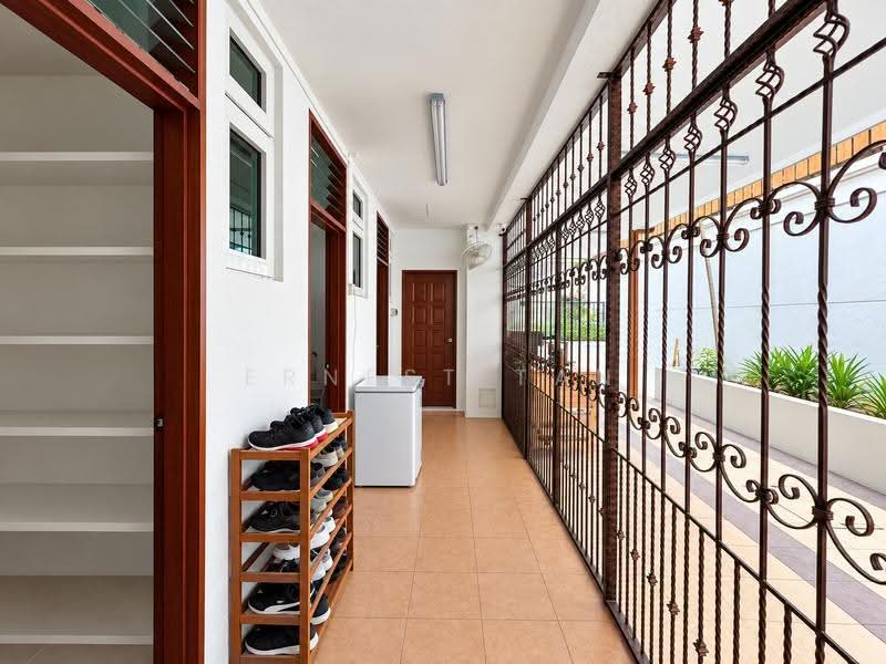 Spacious Detached Home | 5,933 sqft Land | Move-In Ready, Almond Avenue, Dairy Farm / Bukit Panjang / Choa Chu Kang, 5 Bedrooms, 5,933 sqft, Semi-Detached House For Sale, by Ernest Tan, 500275814 - Corridor - PropertyGuru.com.sg