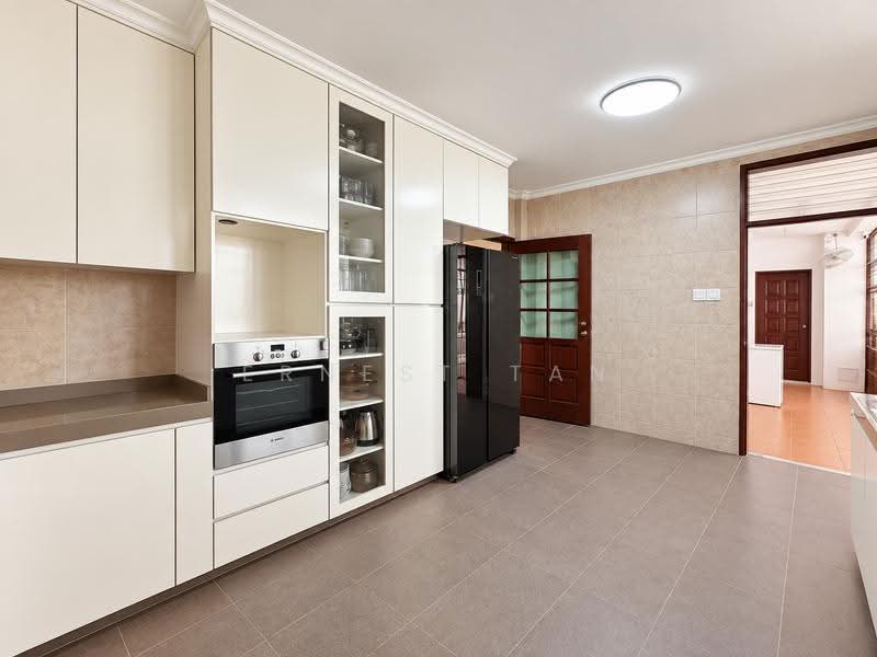 Spacious Detached Home | 5,933 sqft Land | Move-In Ready, Almond Avenue, Dairy Farm / Bukit Panjang / Choa Chu Kang, 5 Bedrooms, 5,933 sqft, Semi-Detached House For Sale, by Ernest Tan, 500275814 - Kitchen - PropertyGuru.com.sg