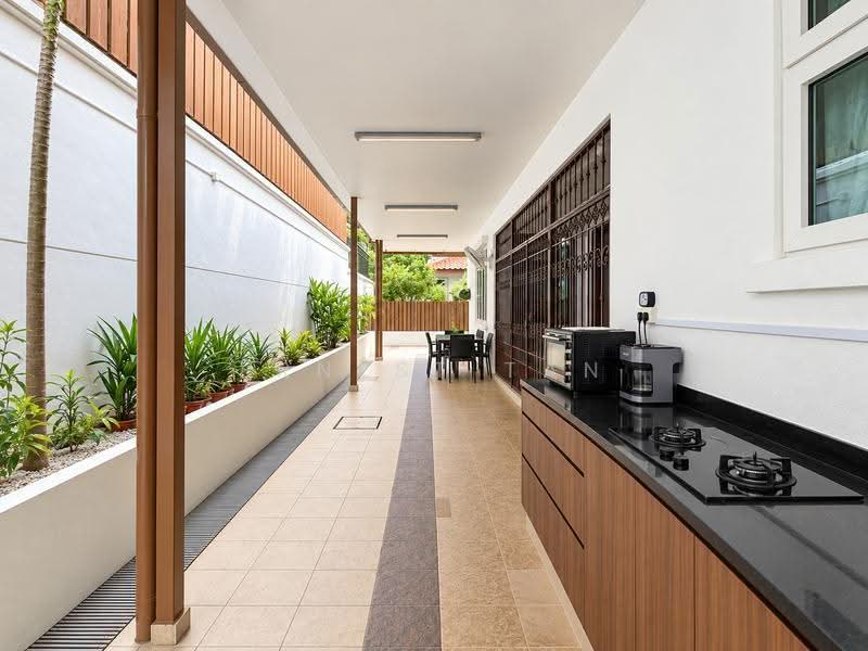 Spacious Detached Home | 5,933 sqft Land | Move-In Ready, Almond Avenue, Dairy Farm / Bukit Panjang / Choa Chu Kang, 5 Bedrooms, 5,933 sqft, Semi-Detached House For Sale, by Ernest Tan, 500275814 - Exterior - PropertyGuru.com.sg