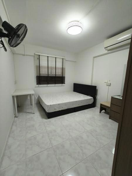 247 Hougang Avenue 3, 247 Hougang Avenue 3, Hougang / Punggol / Sengkang, 2 Bedrooms, 721 sqft, HDB Flat For Sale, by Evelyn Yew, 500275818 - Bedroom - PropertyGuru.com.sg