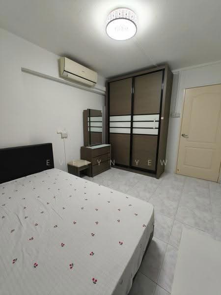 247 Hougang Avenue 3, 247 Hougang Avenue 3, Hougang / Punggol / Sengkang, 2 Bedrooms, 721 sqft, HDB Flat For Sale, by Evelyn Yew, 500275818 - Bedroom - PropertyGuru.com.sg