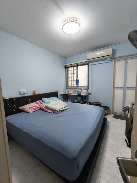 247 Hougang Avenue 3, 247 Hougang Avenue 3, Hougang / Punggol / Sengkang, 2 Bedrooms, 721 sqft, HDB Flat For Sale, by Evelyn Yew, 500275818 - Bedroom - PropertyGuru.com.sg