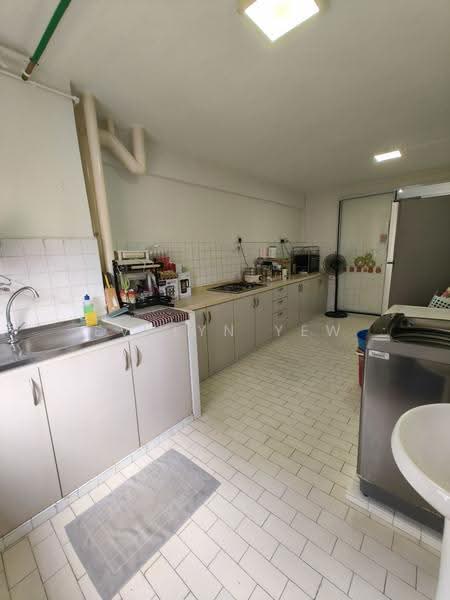 247 Hougang Avenue 3, 247 Hougang Avenue 3, Hougang / Punggol / Sengkang, 2 Bedrooms, 721 sqft, HDB Flat For Sale, by Evelyn Yew, 500275818 - Kitchen - PropertyGuru.com.sg