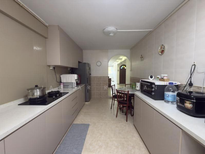 420 Bedok North Street 1, 420 Bedok North Street 1, Bedok / Upper East Coast, 2 Bedrooms, 882 sqft, HDB Flat For Sale, by Jabbar Rahman, 500275843 - Kitchen - PropertyGuru.com.sg