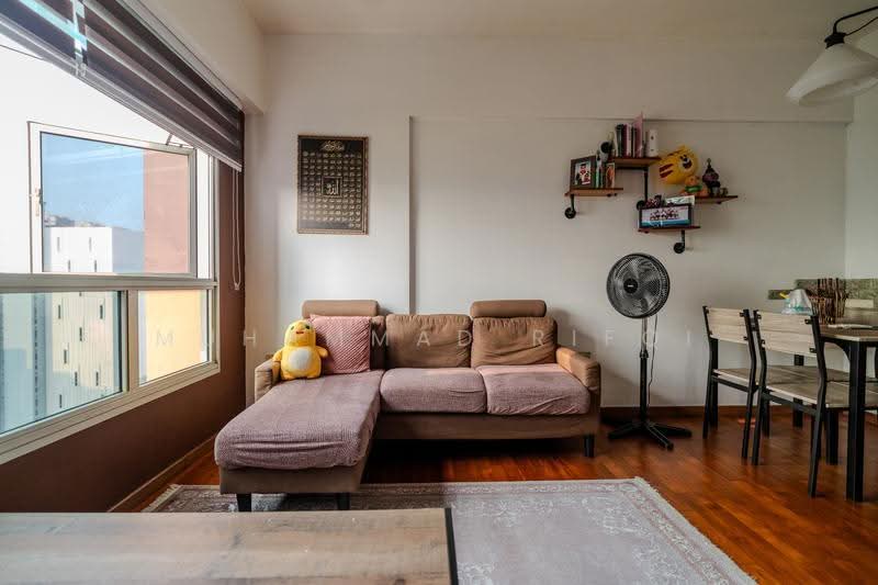 780B Woodlands Crescent, 780B Woodlands Crescent, Admiralty / Woodlands, 1 Bedroom, 505 sqft, HDB Flat For Sale, by Muhammad Rifqi, 500275859 - Living Room - PropertyGuru.com.sg